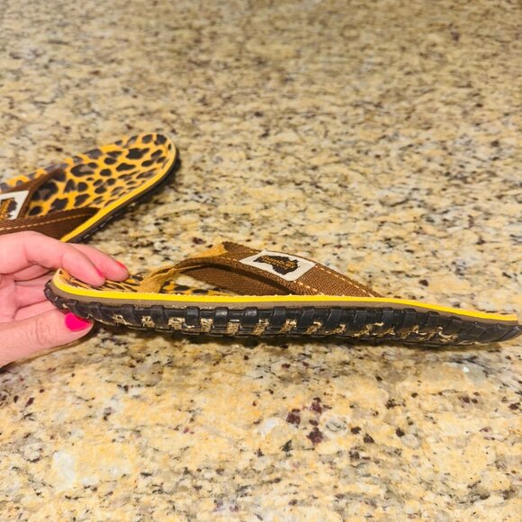 Gumbies Womens Cushioned Thong Flip Flops Leopard Print 7 Brown & Yellow Beach - Picture 9 of 11